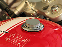 Retractable Pop Up Fuel Cap for Triumph Thunderbird Legend